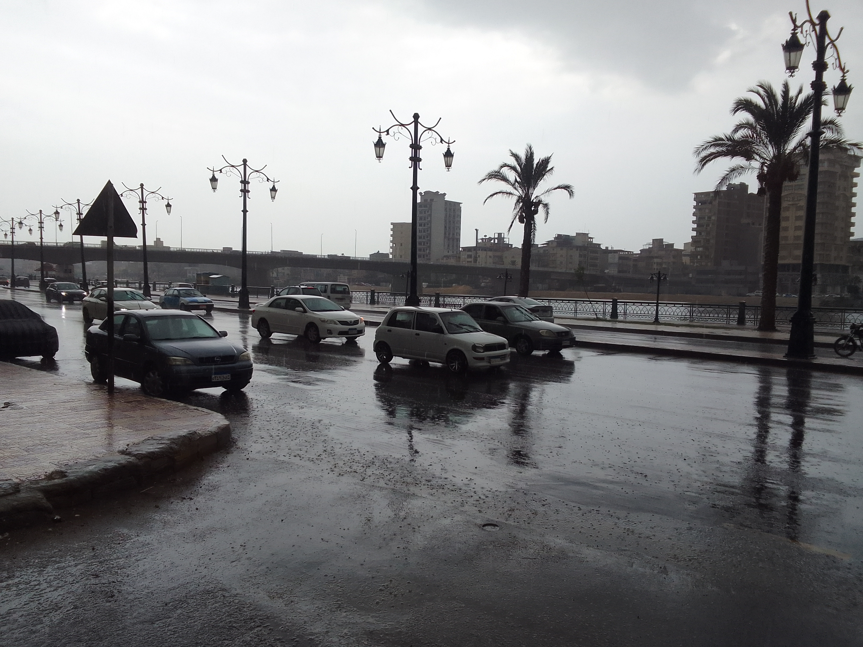 الأمطار تضرب شوارع دمياط  (1)