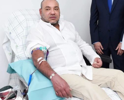 تبرع الملك بالدم