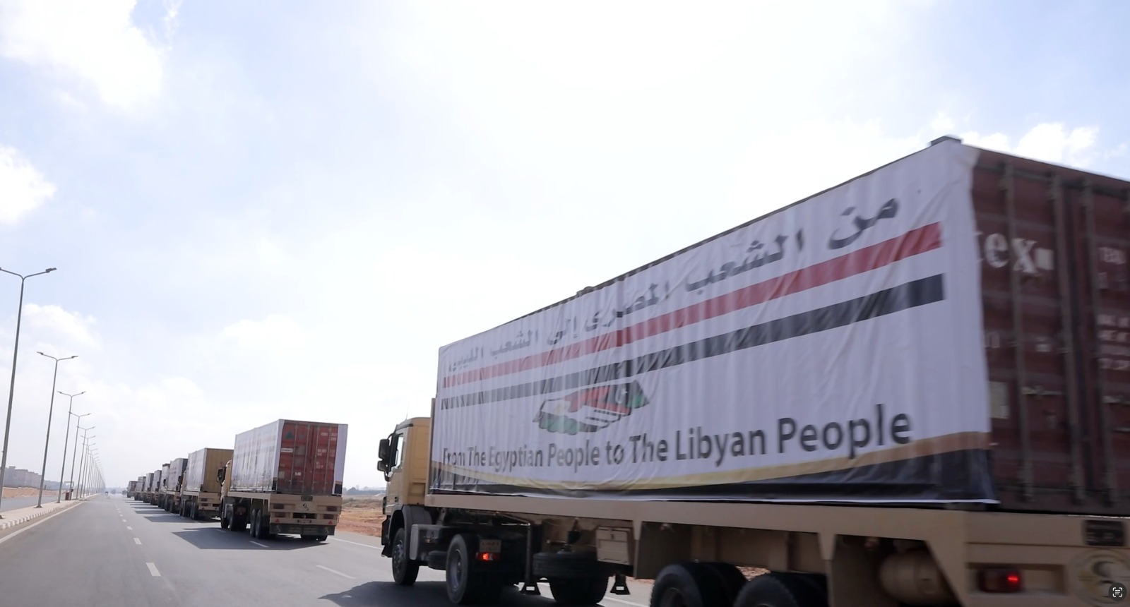 مصر تقدم مئات الأطنان من المساعدات الإنسانية والمعدات للشعب الليبى برا وبحرا (5)