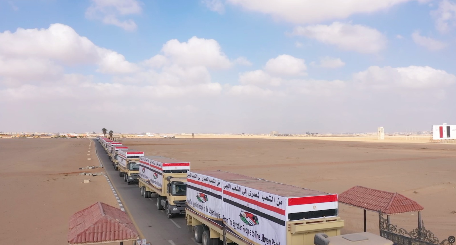 مصر تقدم مئات الأطنان من المساعدات الإنسانية والمعدات للشعب الليبى برا وبحرا (9)
