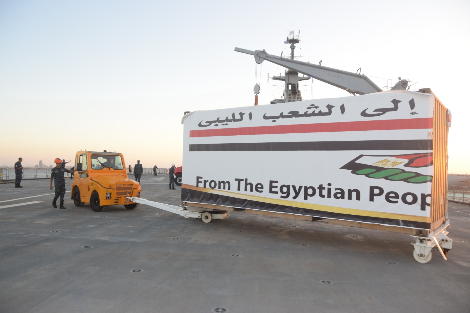 مصر تقدم مئات الأطنان من المساعدات الإنسانية والمعدات للشعب الليبى برا وبحرا (8)