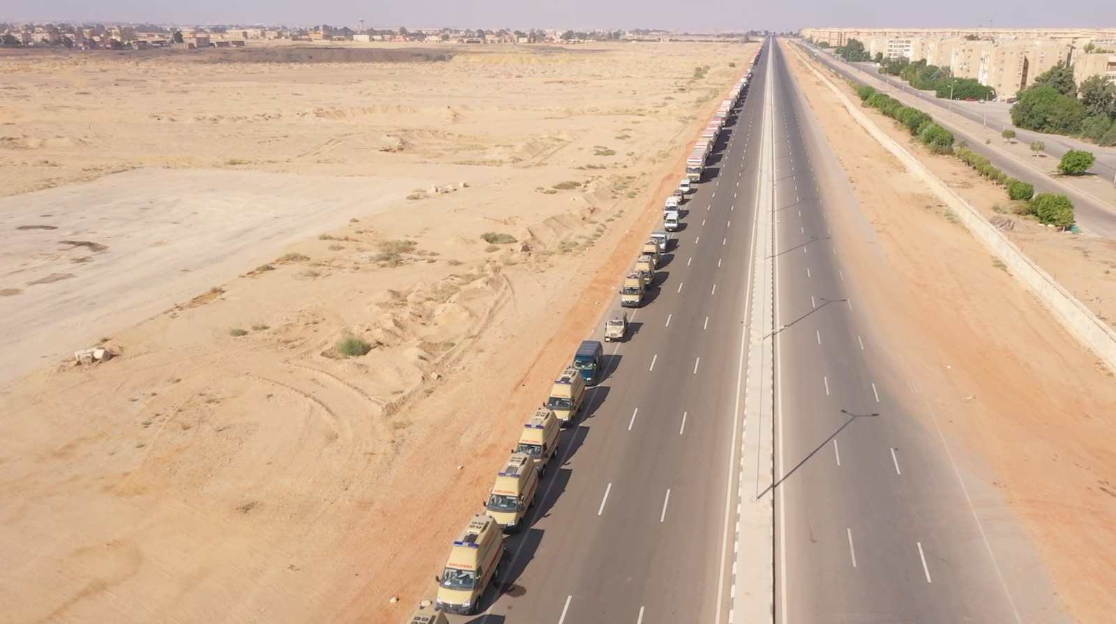 مصر تقدم مئات الأطنان من المساعدات الإنسانية والمعدات للشعب الليبى برا وبحرا (4)
