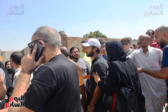 تشييع جنازة والد الفنان محمد مهران (15)