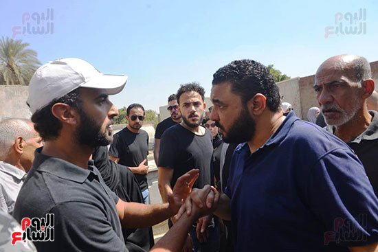تشييع جنازة والد الفنان محمد مهران (14)