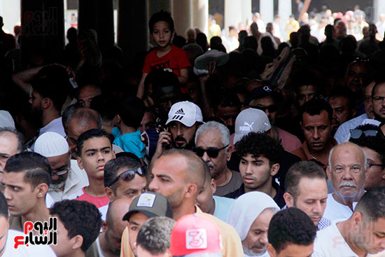 تشييع جنازة والد الفنان محمد مهران (4)