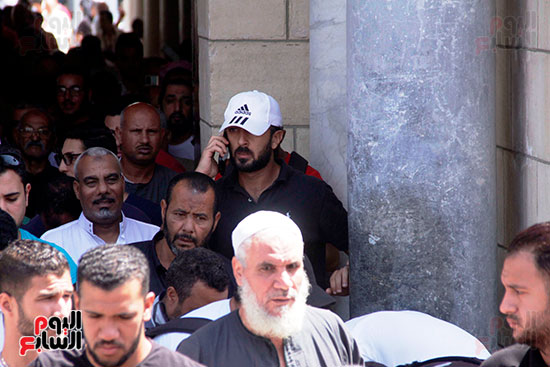 تشييع جنازة والد الفنان محمد مهران (6)