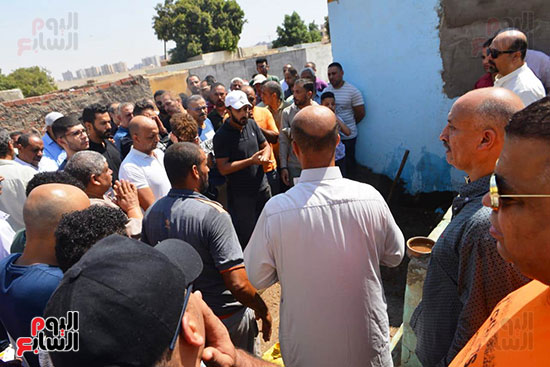 تشييع جنازة والد الفنان محمد مهران (17)