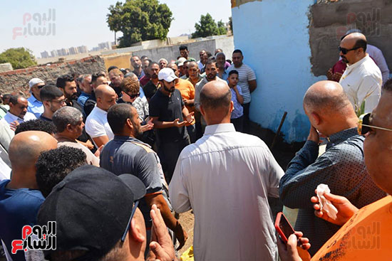 تشييع جنازة والد الفنان محمد مهران (18)