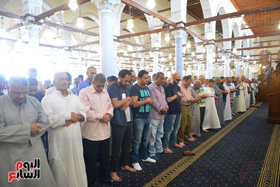 تشييع جنازة والد الفنان محمد مهران (38)