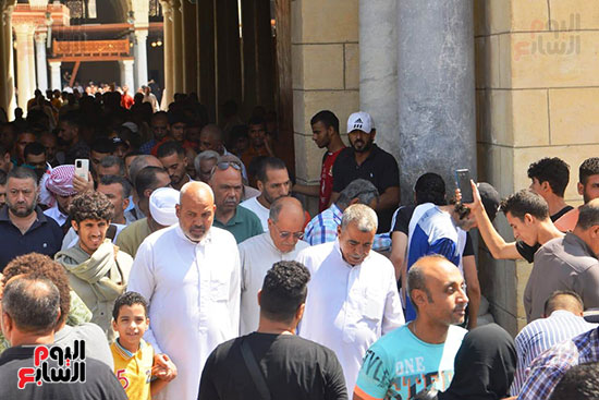 تشييع جنازة والد الفنان محمد مهران (30)