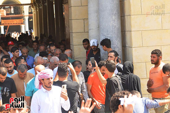 تشييع جنازة والد الفنان محمد مهران (29)