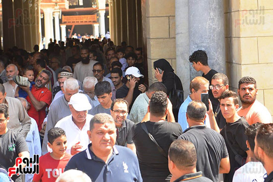 تشييع جنازة والد الفنان محمد مهران (27)
