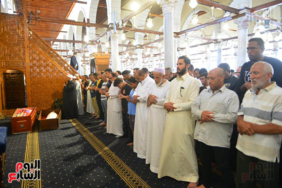 تشييع جنازة والد الفنان محمد مهران (37)