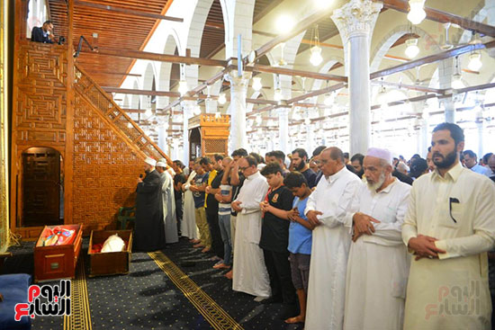 تشييع جنازة والد الفنان محمد مهران (40)