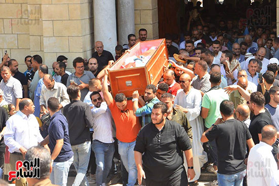 تشييع جنازة والد الفنان محمد مهران (39)