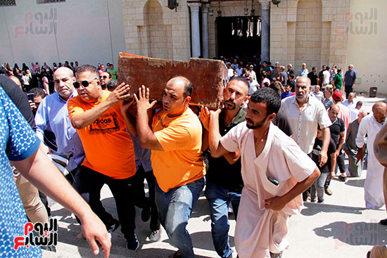 تشييع جنازة والد الفنان محمد مهران (3)