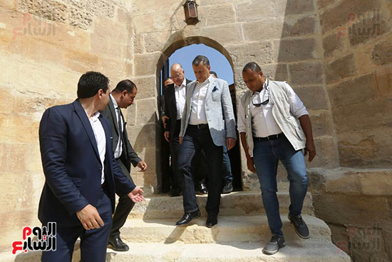 وزير السياحة والآثار يفتتح مسجد سارية الجبل بقلعة صلاح الدين الأيوبى (28)