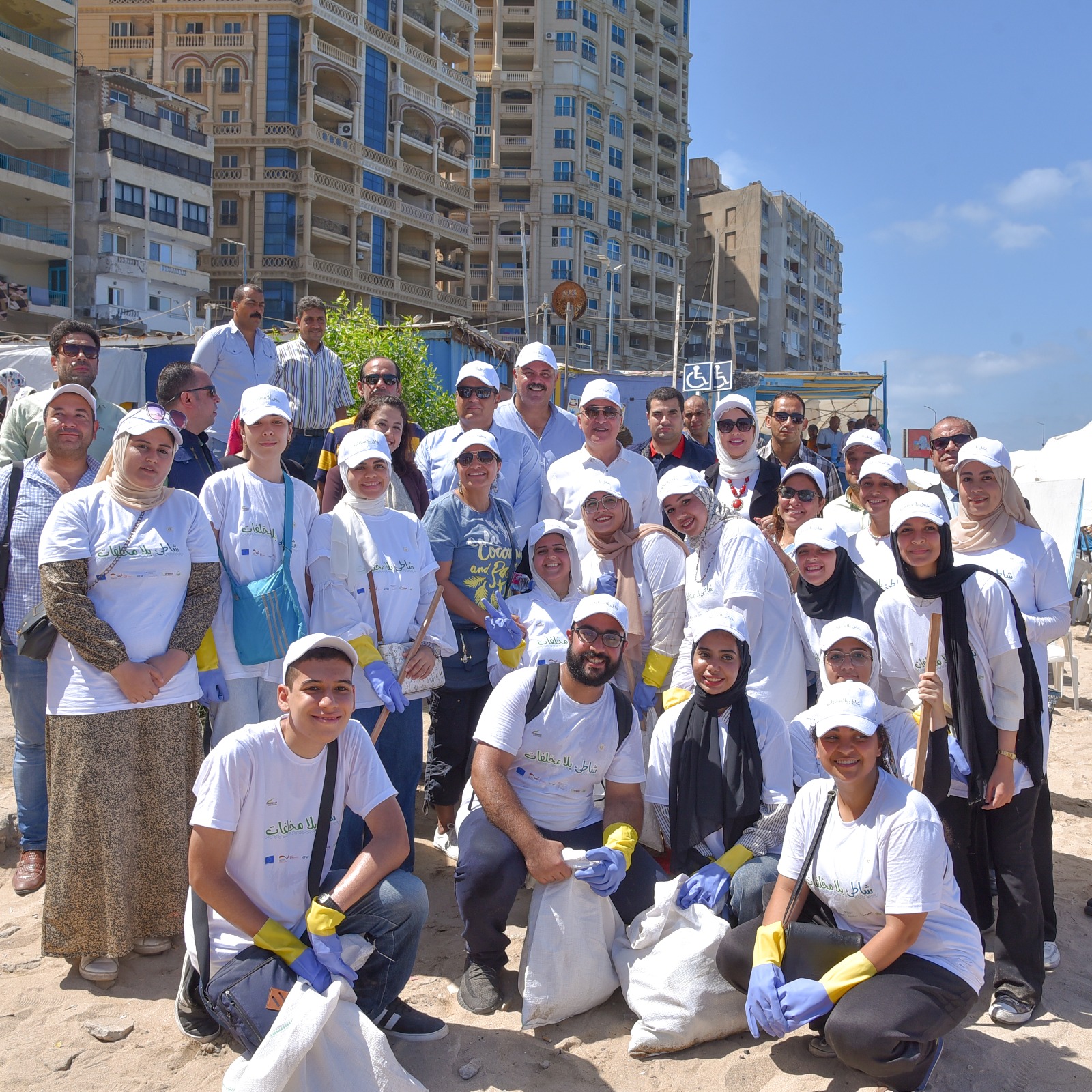  فعاليات اليوم العالمي لتنظيف الشواطئ (3)