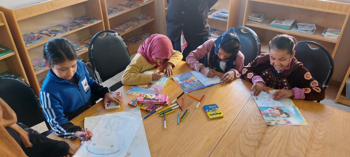 اطفال قرية الكرامة بمكتبة الكرامة بشمال سيناء