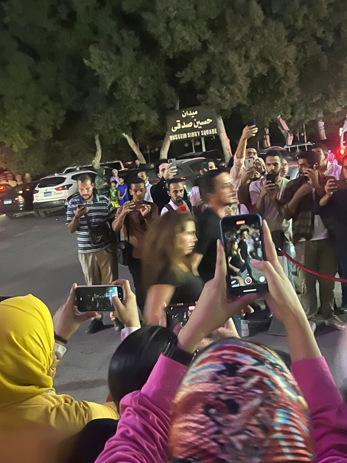 هاني رمزي ودنيا عبدالعزيز وأحمد التهامي يقدمون واجب العزاء في شقيق محمد فؤاد (3)