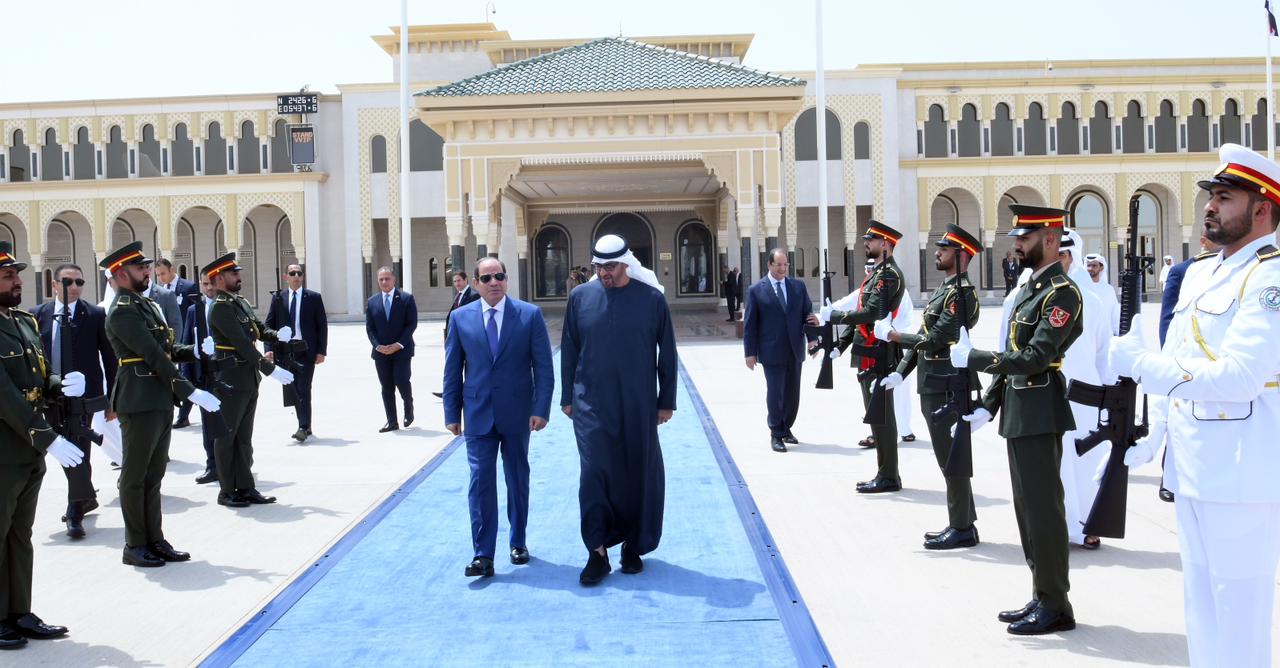 الرئيس السيسى يعود إلى أرض الوطن بعد لقاء الشيخ محمد بن زايد فى الإمارات (3)