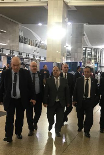 وزير المالية يتفقد استعداد مطار القاهرة  (2)