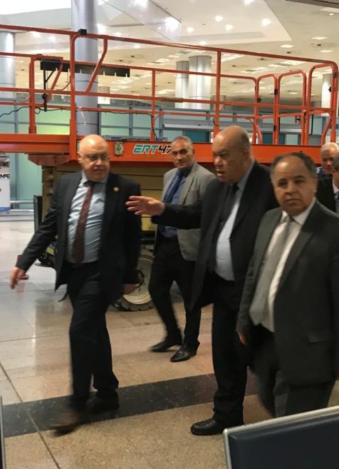 وزير المالية يتفقد استعداد مطار القاهرة  (1)
