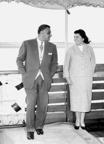 جمال عبد الناصر وزوجته