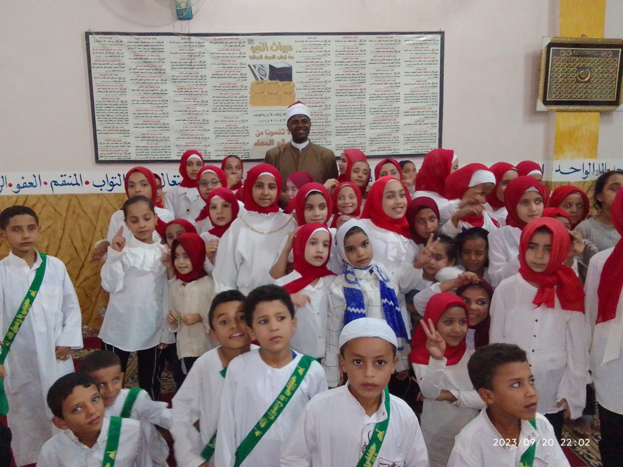 الشيخ محمد وأطفال القرية