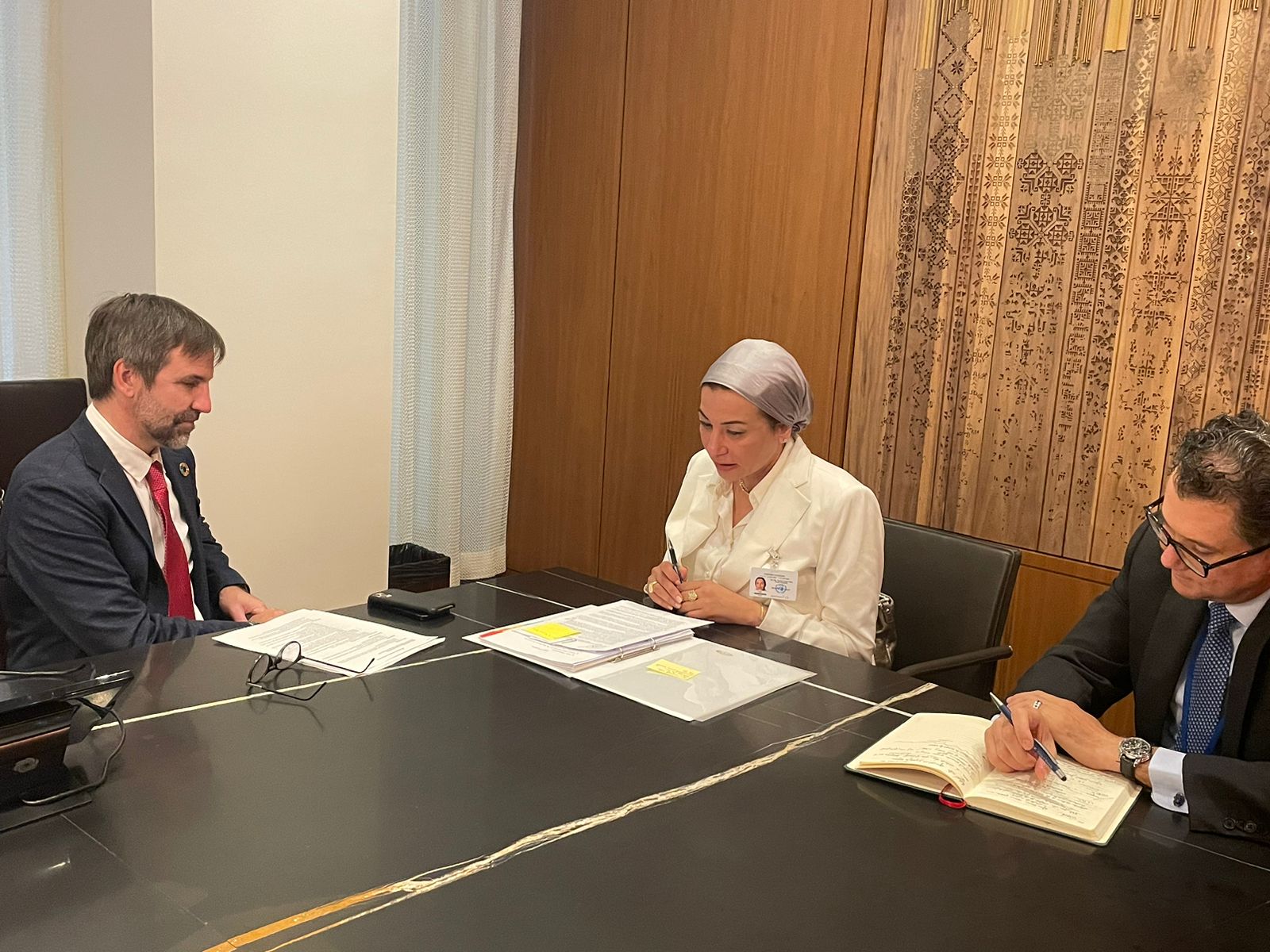 لقاء وزيرة البيئة لقاء وزيرة البيئة