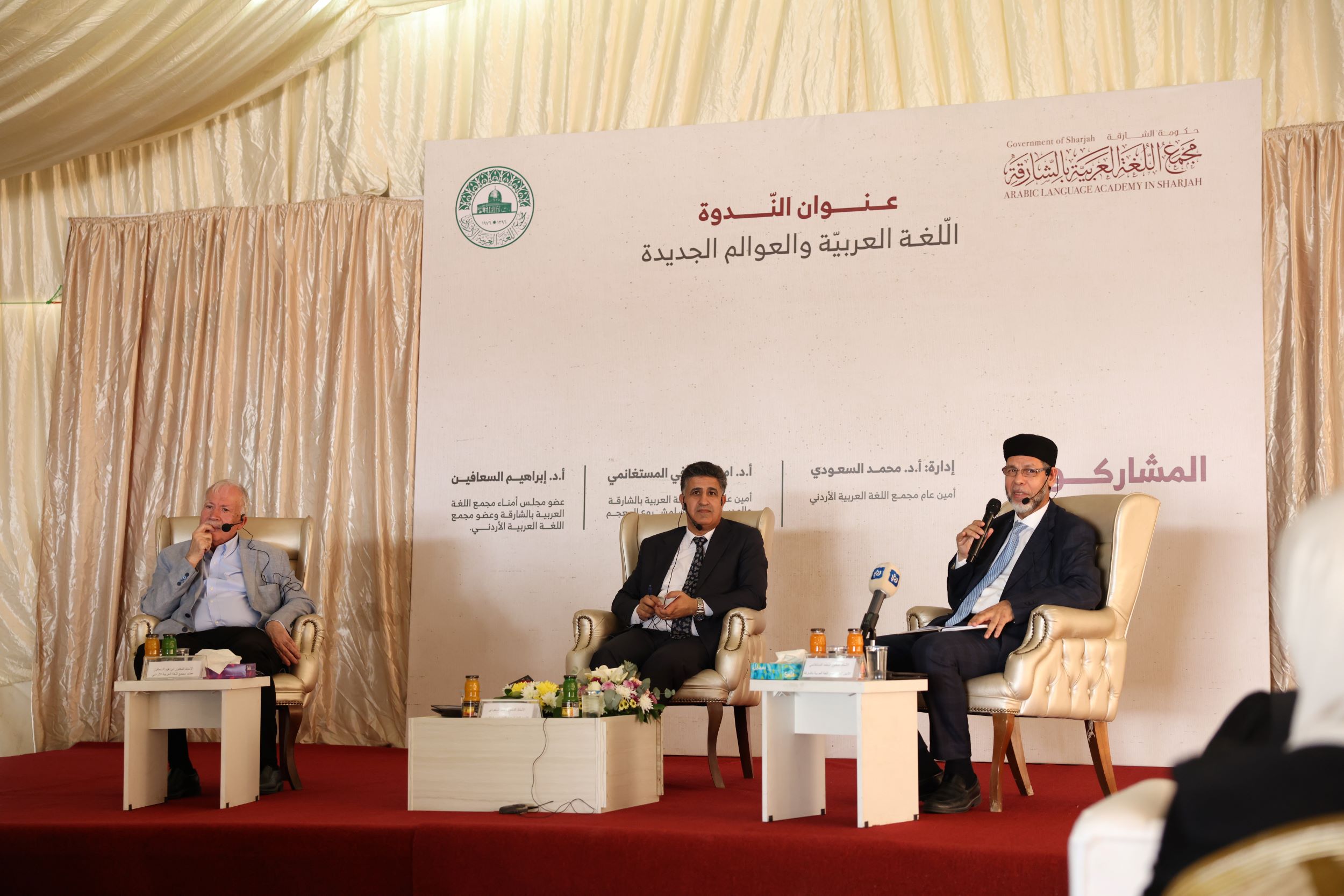 خلال ندوة مجمع اللغة العربية بالشارقة فى معرض عمان للكتاب