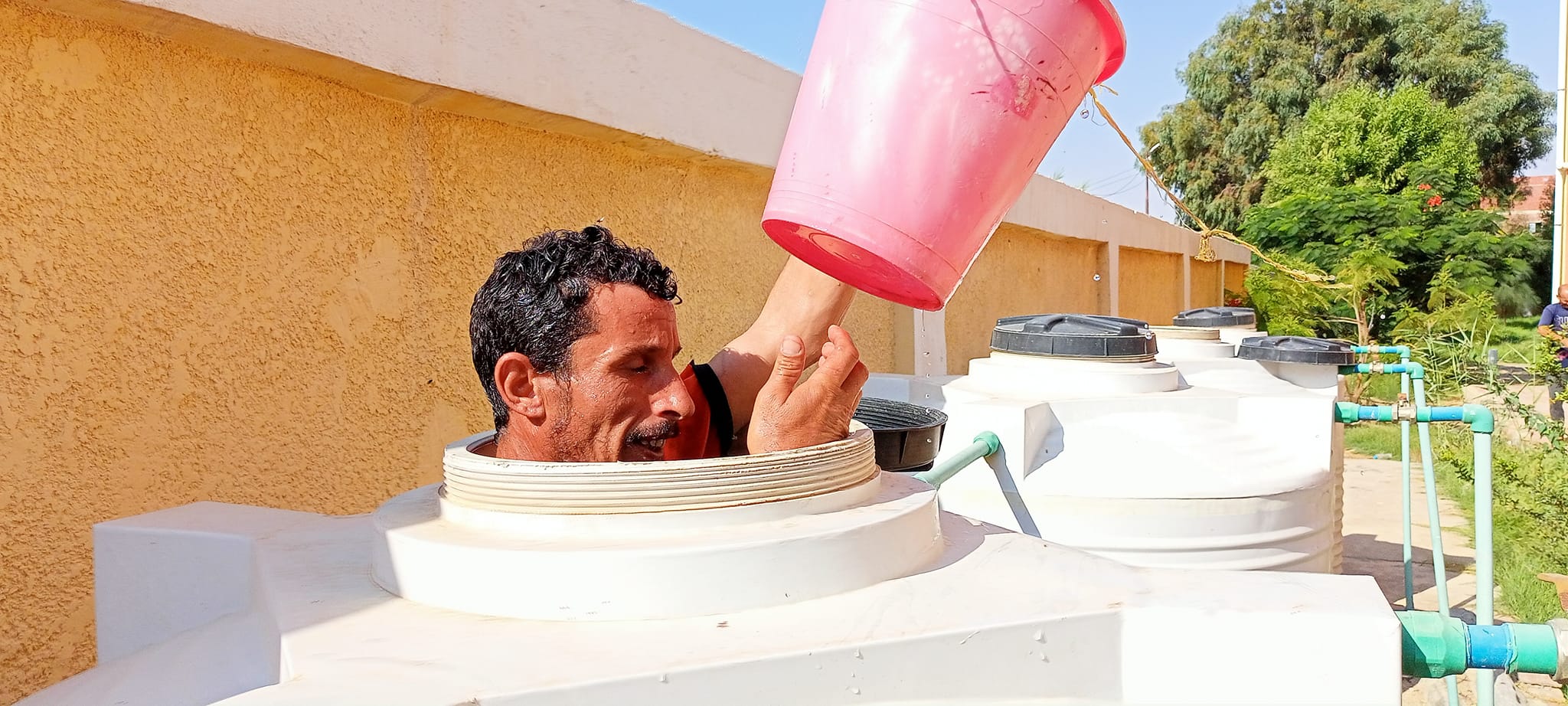 تنظيف الخزانات بمدرسة بشمال سيناء