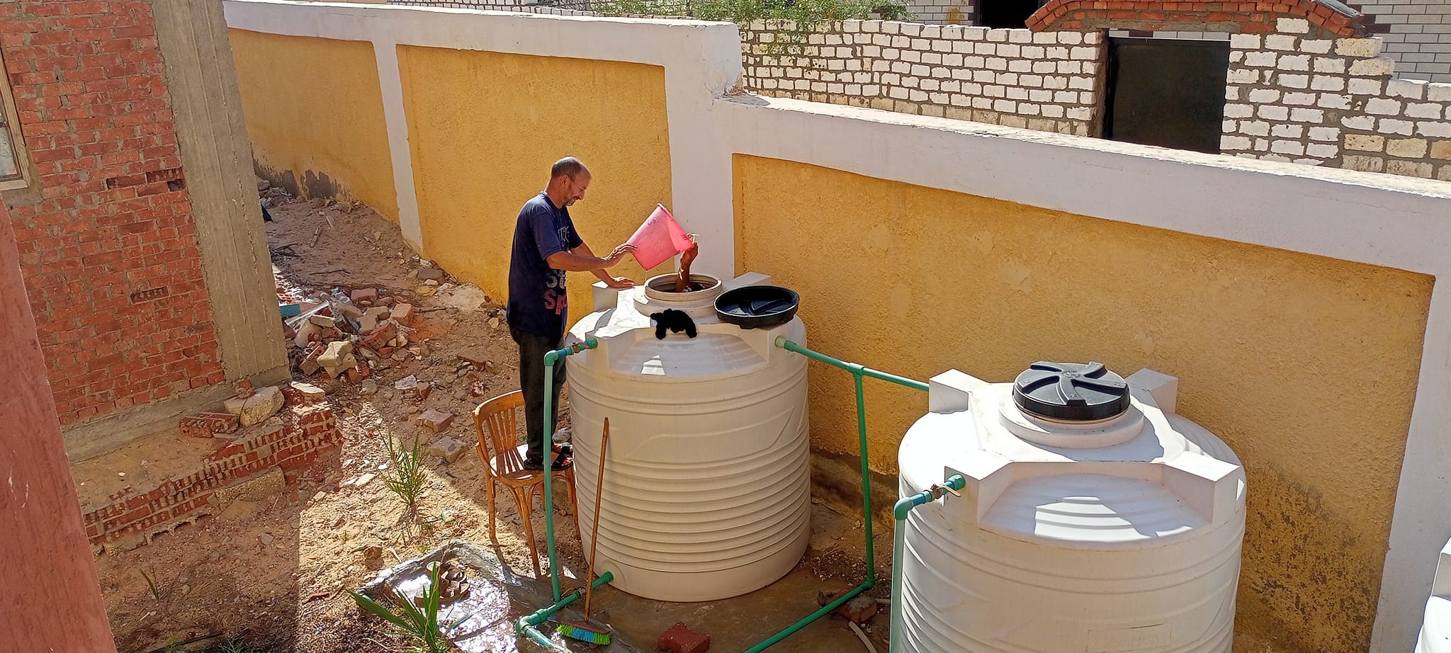تنظيف الخزانات بمدرسة حسين سالم بشمال سيناء