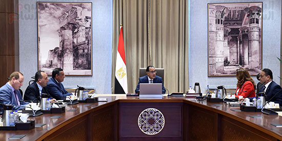 رئيس الوزراء يتابع موقف المشروعات الجارى تنفيذها بمحافظة دمياط (4)