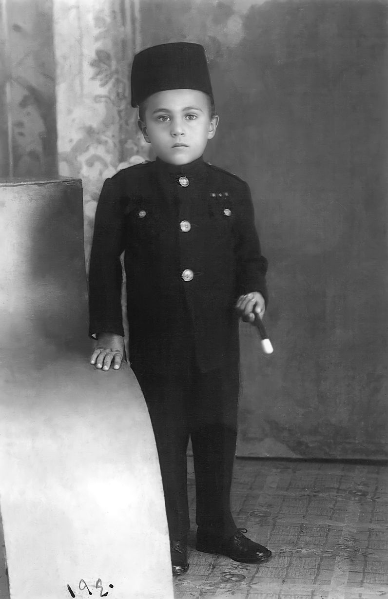 مجدي  يعقوب طفلاً في مصر عام 1941  مصدر الصورة أرشيف عائلة يعقوب.