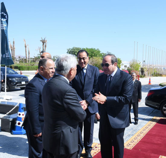 السيد الرئيس عبد الفتاح السيسي يشهد افتتاح النسخة الثامنة لاجتماعات مجلس محافظي البنك  (3)