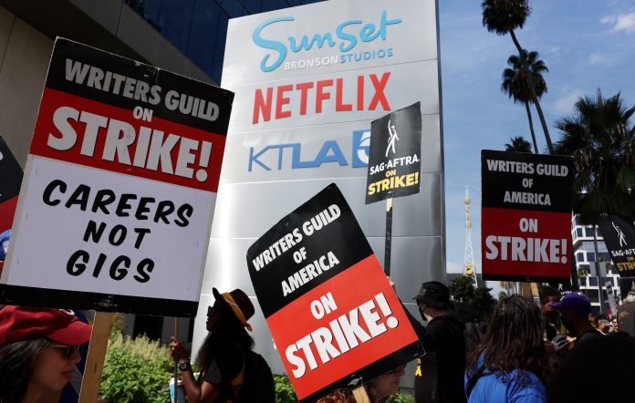إضراب نقابات هوليوود السينمائية والتليفزيونية