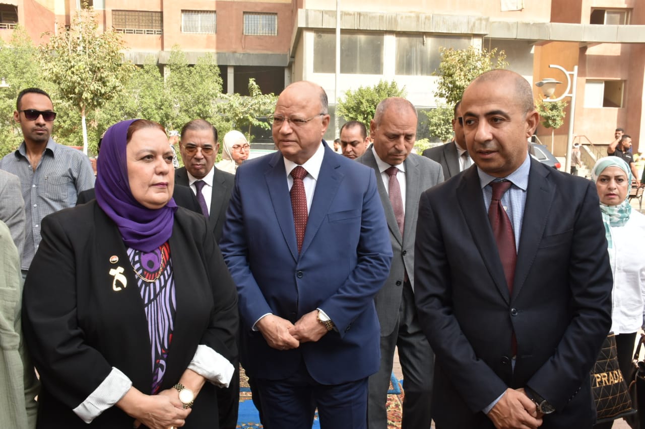 محافظ القاهرة يتفقد قافلة جامعة عين شمس التنموية  (6)