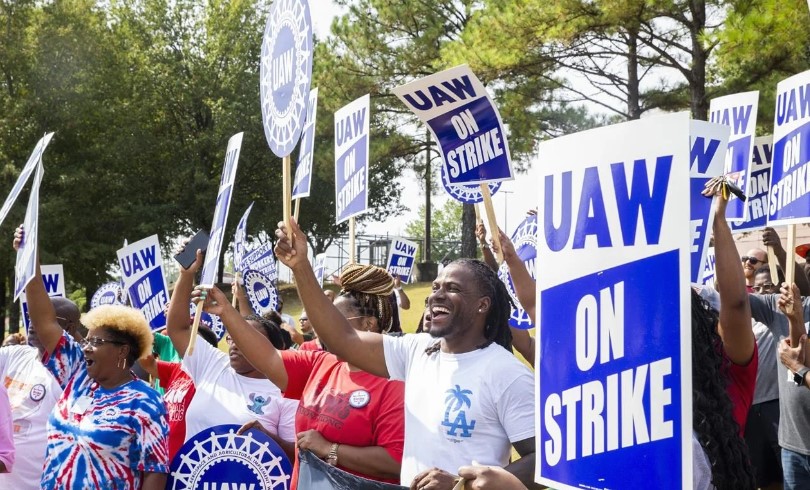اضراب عمال صناعة السيارات