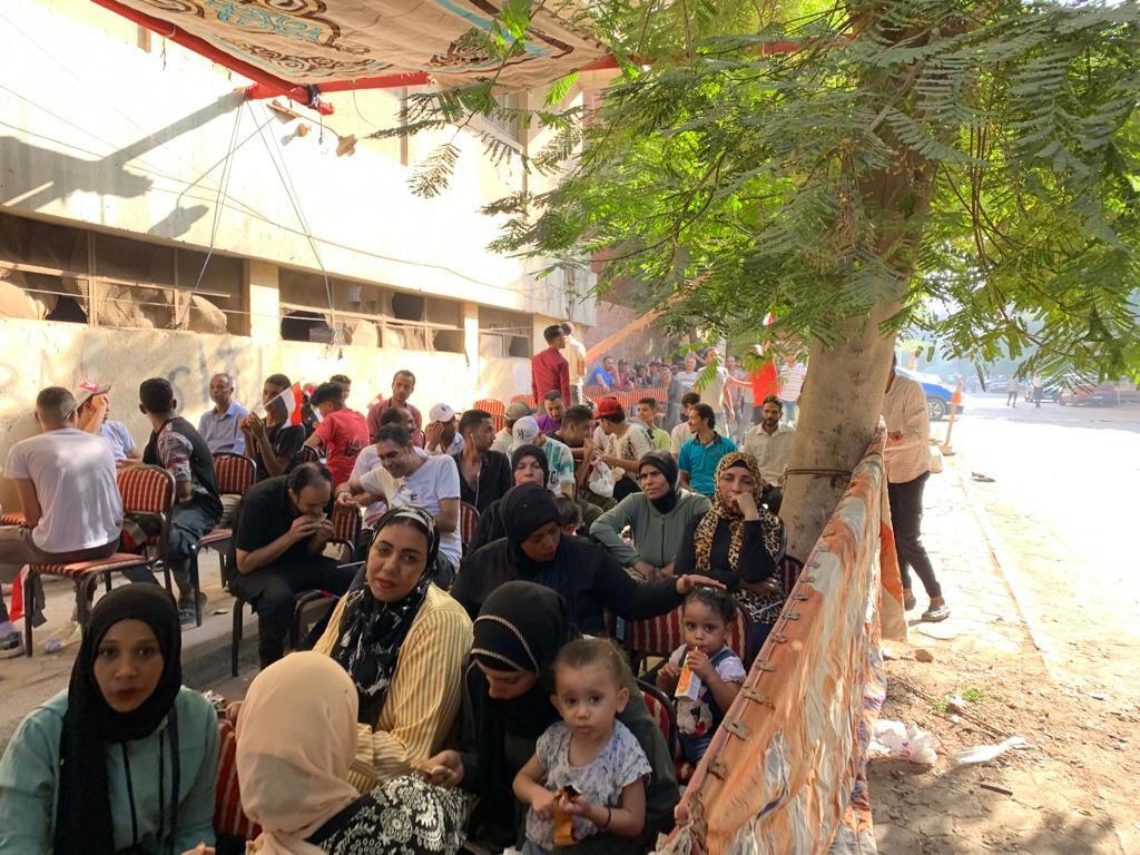 طوابير المواطنين أمام مقرات الشهر العقاري بالرحاب وقصر النيل (9)