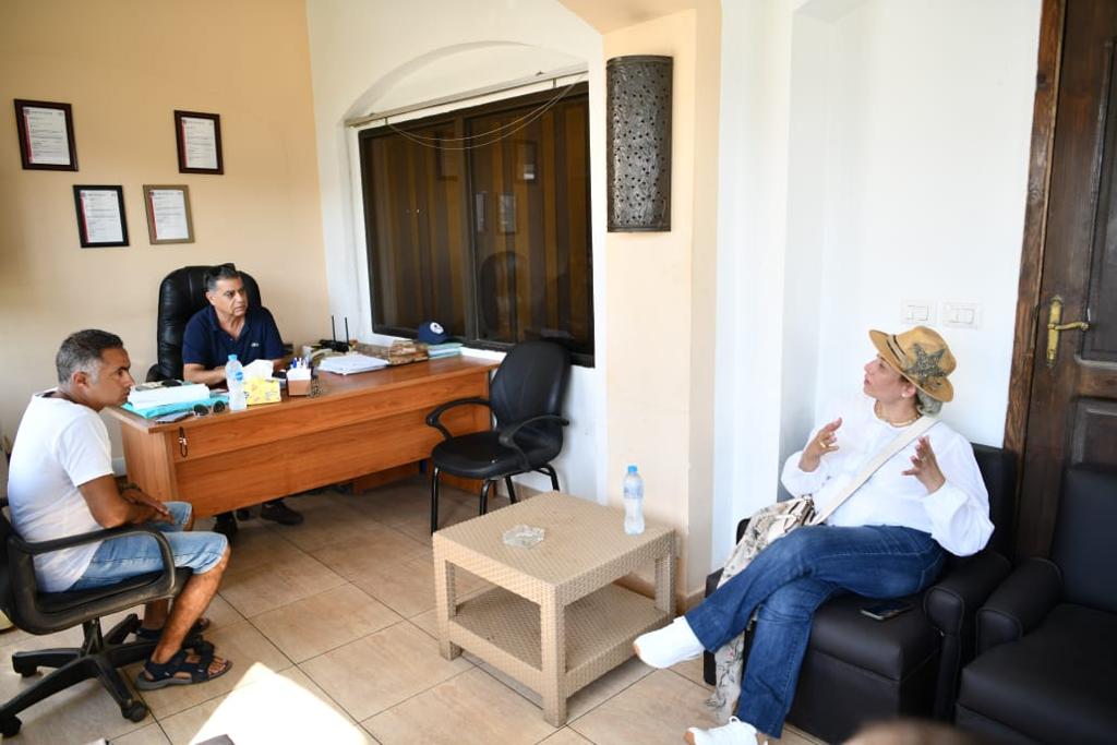 وزيرة البيئة تتعرف على تجربة السياح مع الأنشطة البحرية بشواطئ شرم الشيخ  (2)