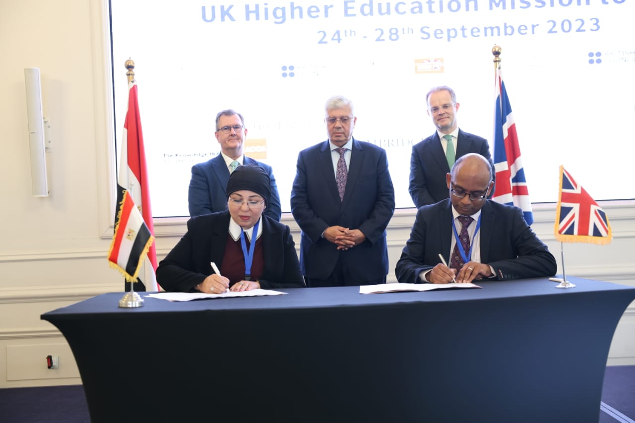 مراسم توقيع مذكرة تفاهم بين الوزارة وجامعة إسكس البريطانية (3)