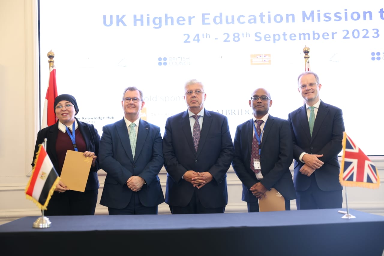 مراسم توقيع مذكرة تفاهم بين الوزارة وجامعة إسكس البريطانية (1)