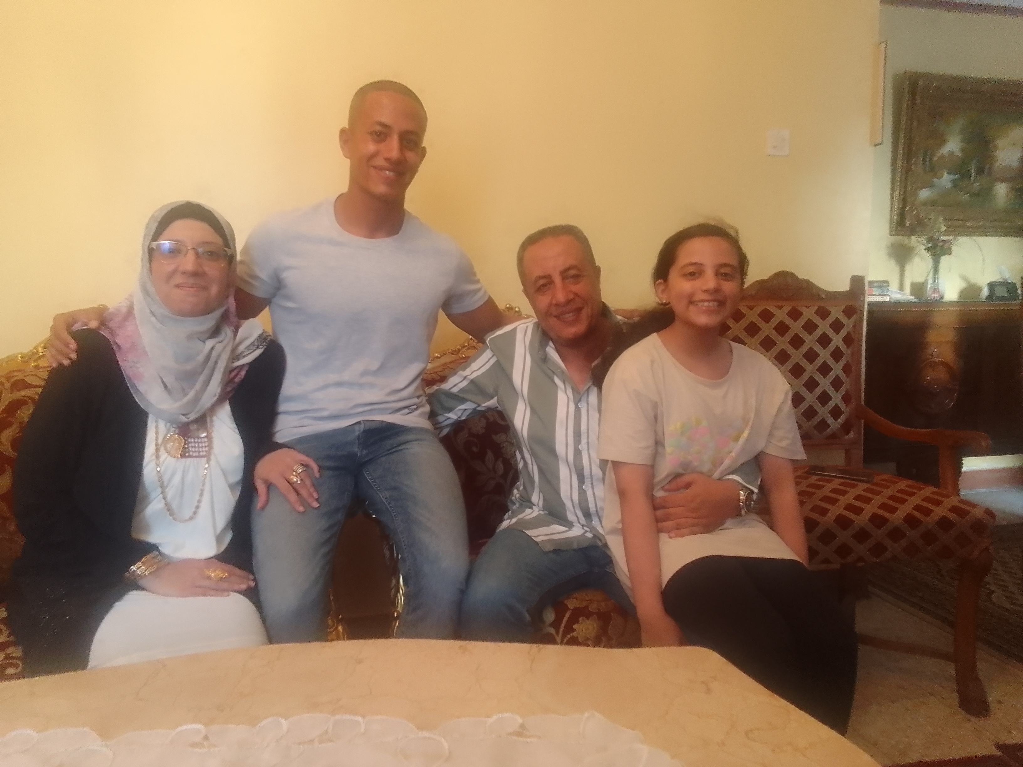 أسرة طالب دمياط عقب تكريم رئيس الجمهورية (2)