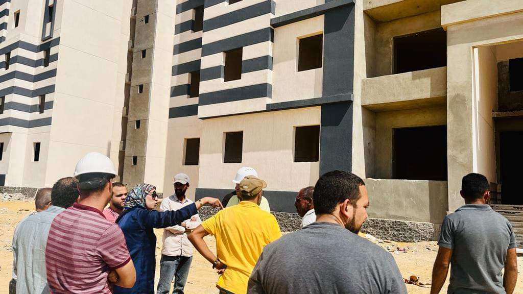 رئيس جهاز السويس الجديدة تتابع التشطيبات الداخلية للعمارات السكنية رئيس جهاز السويس الجديدة تتابع التشطيبات الداخلية للعمارات السكنية