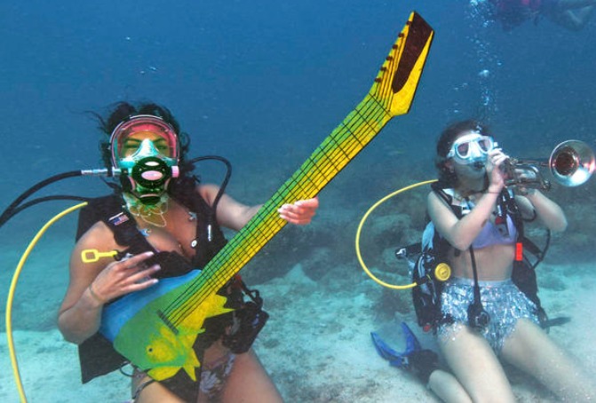 حفل موسيقى تحت المياه فى فلوريدا