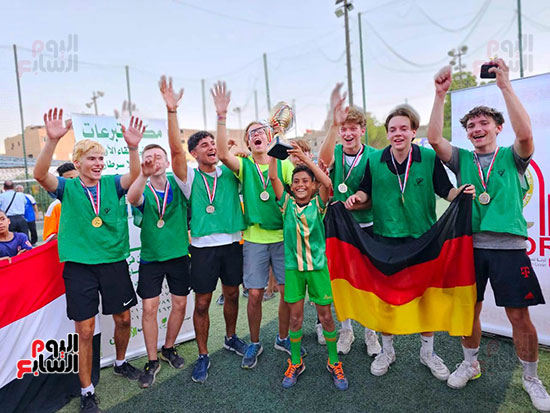 فرحة-الشباب-الألمان-فى-كأس-البطولة-بالأقصر