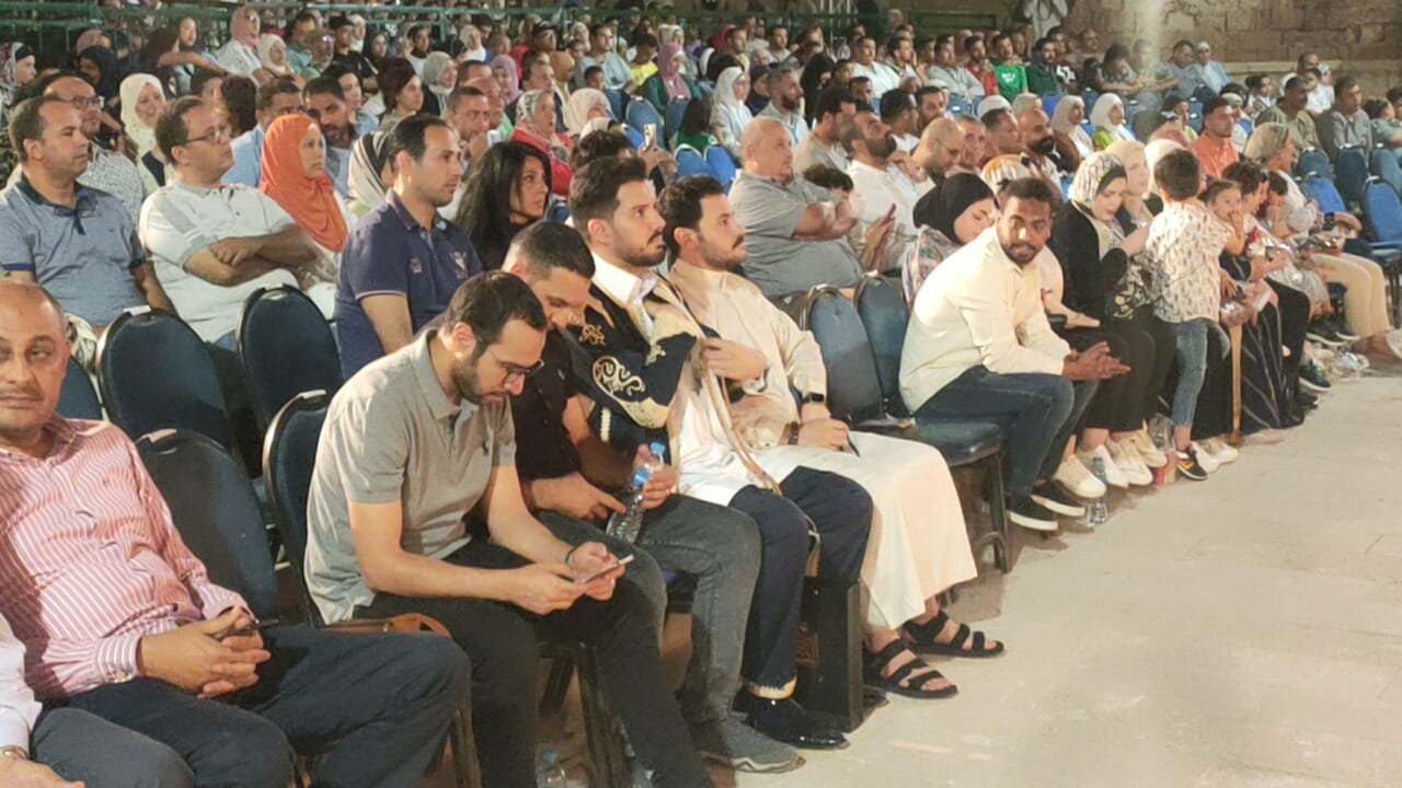 أحمد العمرى ينشد ماشي في نور الله والجمهور يرددها معه (2)