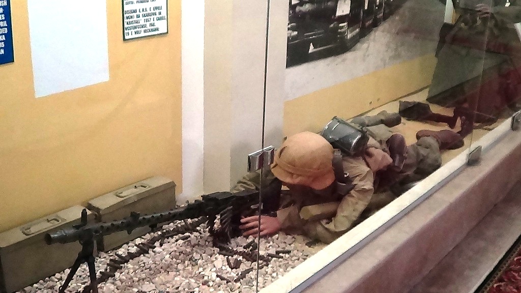 مجسم لجندي  بمعركة العلمين داخل المتحف العسكري