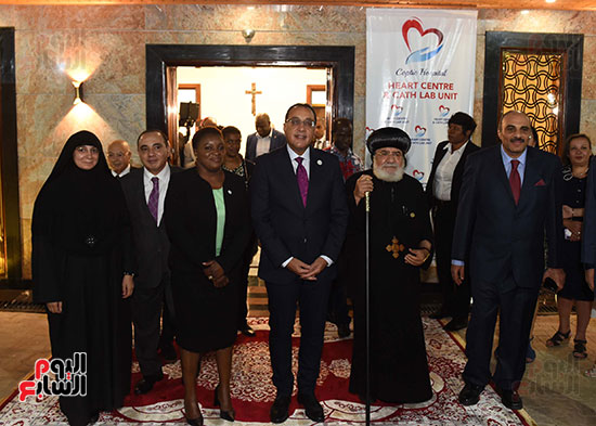 رئيس الوزراء خلال زيارته للمستشفى المصرى القبطى فى نيروبى (3)